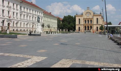 Kossuth tér, pécs, 7621, hungary. Kossuth-tér, mélygarázs - Pécs | park, parking (en)