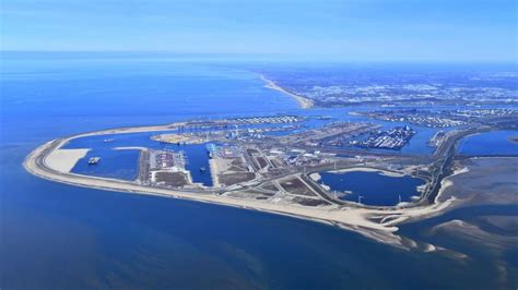 The port of rotterdam authority will finance maasvlakte 2. Port of Rotterdam the first port to join Hydrogen Council