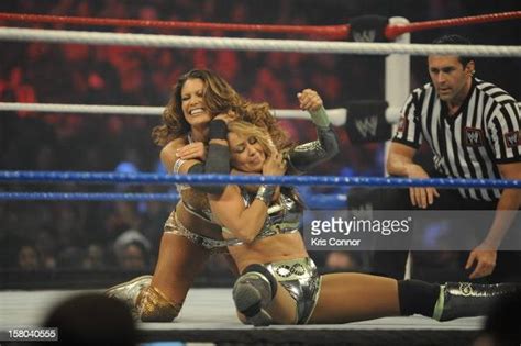 Superstars Wwe Dive Eve Torres And Wwe Diva Layla Wrestle During 10th