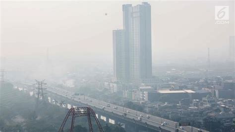 Ada yang salah dengan udara di sekeliling( aura) gadis itu. 3 Solusi Tingkatkan Kualitas Udara Jakarta yang Ditawarkan ...