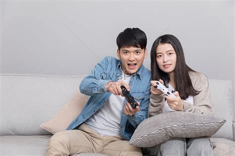Couples Playing Games Together In The Living Room Picture And Hd Photos