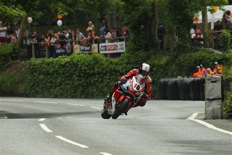 Mcguinness clinches 15th tt win. John McGuinness takes historic Senior TT win at the Isle ...