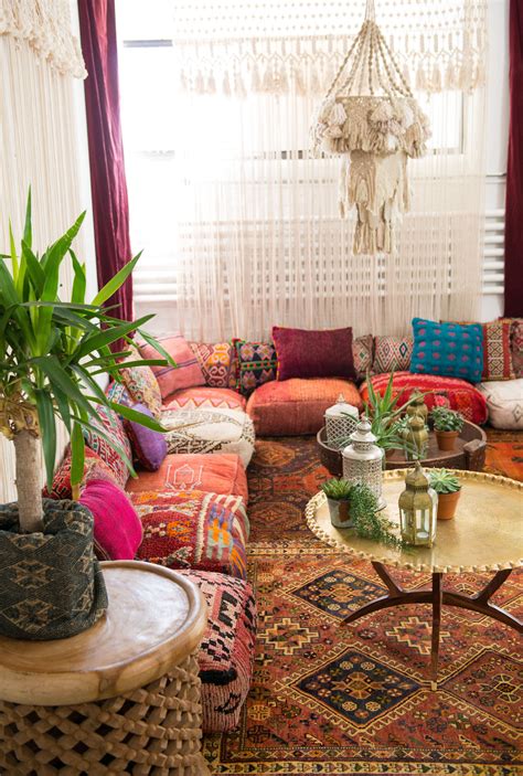 ⇒ Moroccan Style Floor Pillows Moroccan Floor Pillows Lined Up Against