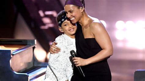 Click to listen to alicia keys on spotify. Großes Talent: Alicia Keys' Sohn Egypt rockt die Musikwelt ...