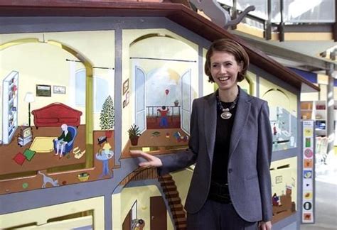 اداء كورال حلم (صافيتا) بإدارة د.نهى بشور كلمات وألحان: Asma al Assad - Syria's First Lady