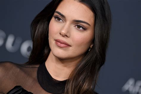 Kendall Jenner Shared A Series Of Very Sexy Bedtime Selfies Glamour