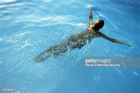 Skinny Dipping Pool Stock Fotos Und Bilder Getty Images