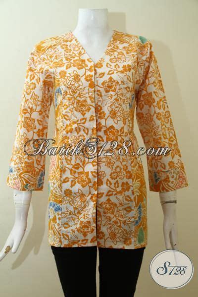 Untuk melihat contoh baju lainnya silahkan (klik disini). Trend Pakaian Batik Wanita Muda Warna Kuning Motif Terkini ...