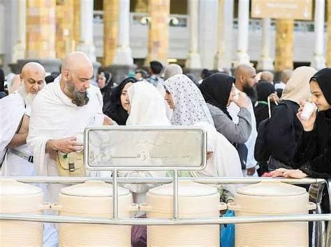 Saudi Arabia Issues Guidelines For Drinking Zamzam Water