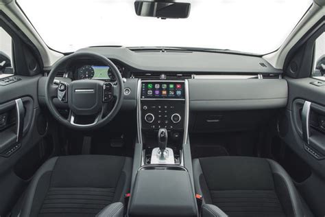 Sleek and spacious, it offers new premium accents such as noble chrome finishes. Land Rover Discovery Sport prova, scheda tecnica, opinioni ...