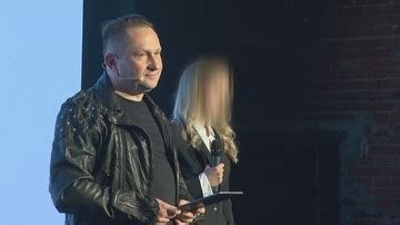 Kamil durczok jest dziennikarzem telewizyjnym. Kamil Durczok przed sądem. Dziennikarzowi grozi 12 lat ...