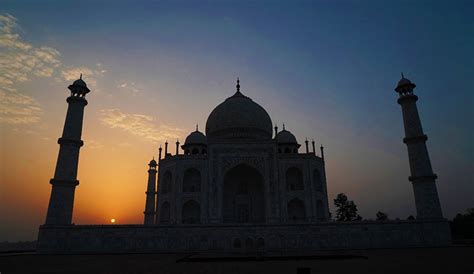 Avoid visiting the taj mahal on fridays taj mahal is normally open to visitors from 6 am to 7 pm every day, except on fridays (as it remains closed for prayers). Best Way To Get To The Taj Mahal From The Us : Namaste ...