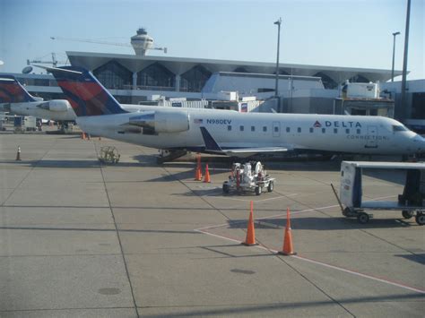 Filedelta Airplanes At Memphis International Airport Wikimedia