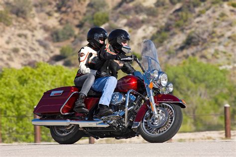 All state laws and requirements for carrying a passenger must be operator preparation. HARLEY DAVIDSON Road King specs - 2008, 2009 - autoevolution