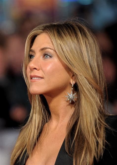 Jennifer aniston is an american actress, producer, and businesswoman. Formulas For Jennifer Aniston Hair Color | Short Hairstyle ...