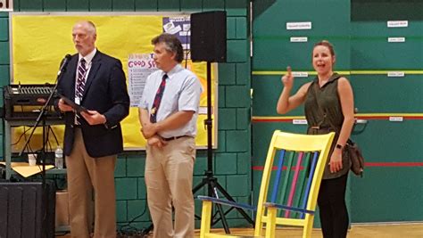 Retiring principal honored