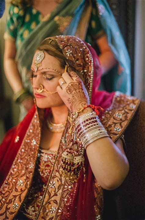 Try to avoid wetting the area for the rest of the day. Hire Crescent Moon Henna - Henna Tattoo Artist in Chicago ...