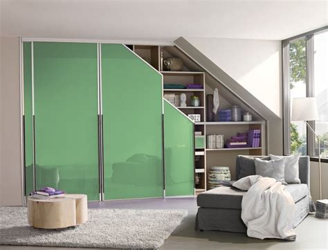 Nach einem umzug so verwandelt sich beispielsweise ein geschirrschrank in einen garderobenschrank oder umgekehrt. Einbauschränke nach Maß - Schränke für Schrägen ...