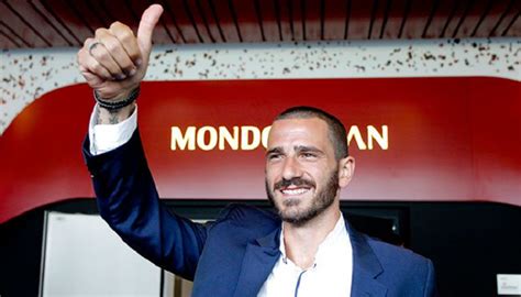 Il calciatore è già stato posto in. ميلان يعلن تفاصيل ضم بونوتشي