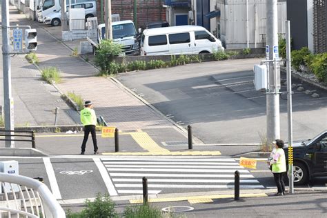 運転免許証更新等のご案内 運転免許証（国外） 海外で運転する場合に必要な国外免許証の交付手続のご案内です。 運転免許証（外国免許から国内免許への切替） 外国の免許証から日本の免許証へ切り替える試験に. 愛知県内交通安全一斉大監視：頑張る新聞屋 村瀬新聞店