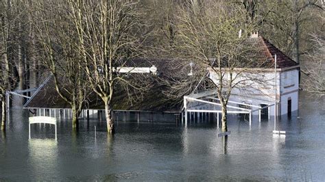 Zahlreiche straßen im chemnitzer stadtgebiet mussten ganz oder teilweise gesperrt werden. Klimawandel: Die Gefahr durch Hochwasser ist nicht gebannt