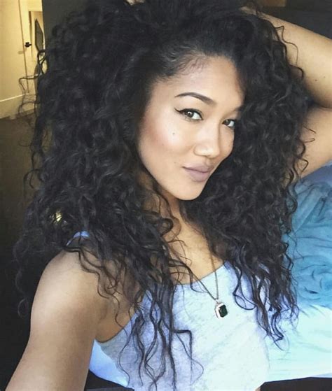 ashley blasian model and no this isn t curly hair its bedroom hair human hair extensions