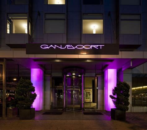 Gansevoort Hotel Serves As Oasis In Midst Of New Yorks Meatpacking District Nyc Hotels