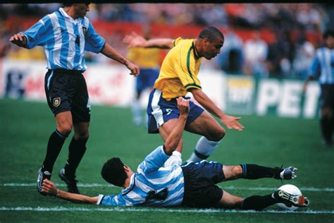 Se tem brasil, eu sou brasil BLOG DO BARATH: BRASIL X ARGENTINA - 10 MOMENTOS HISTÓRICOS
