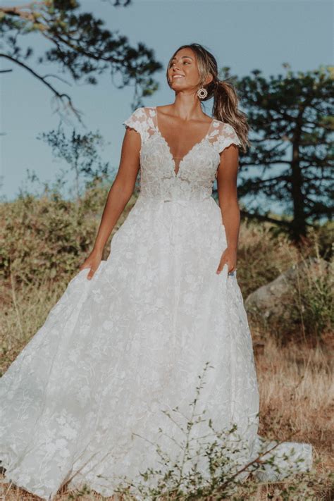 D Plus Size Wedding Dress By Essense Of Australia Mode Bridal Hove