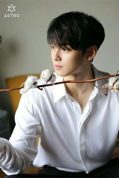 Collection by sunah cha • last updated 11 weeks ago. Cha Eun Woo | ASTRO | #ChaEunWoo #Astro #KPOP | Selebritas ...