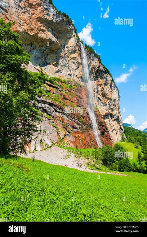 Staubbachfall Wasserfall Wasserfall Im Lauterbrunnental In Interlaken