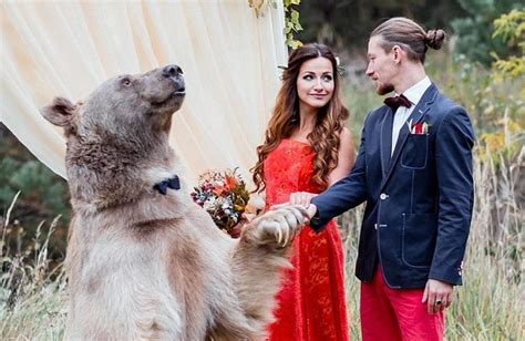 Russian Couple Takes Wedding Photos With Actual Ring Bear Er Fox 13 News Utah Scoopnest