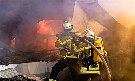 Feuerwehren Von Saarlouis Im Großeinsatz Bei Brand Von Schreinerei