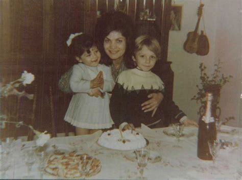 I due si conobbero quando lei aveva appena 16 anni. Pin su claudio villa