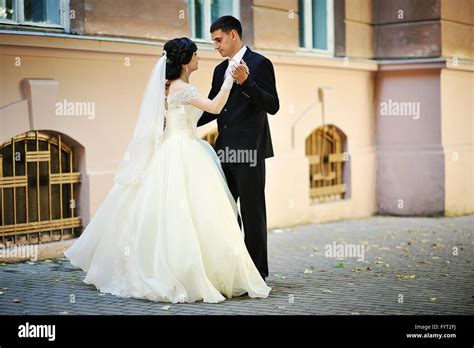 Dance Wedding Couple Stock Photo Alamy