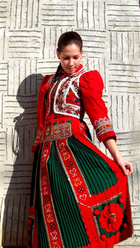 Girl In A Beautiful Traditional Clothing From Kalotaszeg Romania Folk Costume Costume Dress