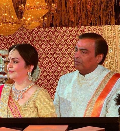 Isha Ambani And Anand Piramal Are Married First Pics Of Newlyweds