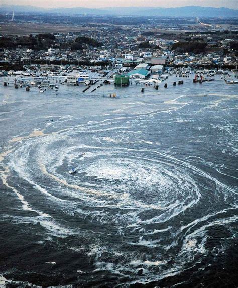 Recent Natural Disasters The Worst Tsunamis Nature Japan