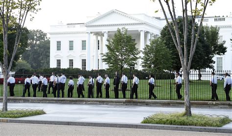 Installing Security Checkpoints Around White House Under Discussion