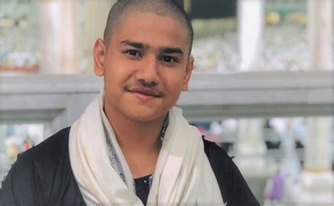 Selain aktif menjadi pemain film dan sinetron, ia juga memiliki keahlian bernyanyi. Profil dan Biodata Syakir Daulay, Lagu, Foto Terlengkap ...