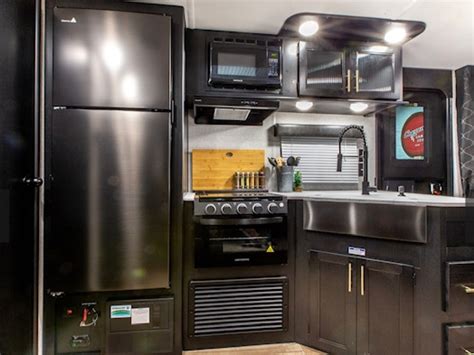 2022 FOREST RIVER GREY WOLF BLACK LABEL 23MK - Good Sam RV Rentals