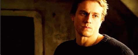 Charlie Hunnam Foksrun Gif Charlie Hunnam Foksrun Discover Share Gifs