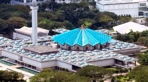 Secara rasionalnya walaupun islam merupakan agama persekutuan, kebebasan beragama bagi kaum lain dijamin dalam perlembagaan. Hormati Islam sebagai agama Persekutuan