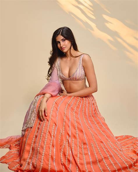 sakshi malik latest sizzling hot cleavage and navel photos actress glam