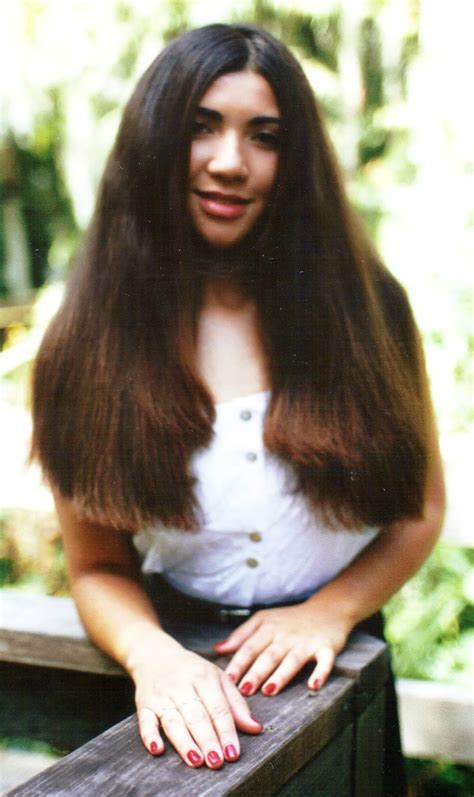 Well, while the internet is flooded with hundreds and thousands of looks for long hair, we understand it may be quite overwhelming to explore each one of them. Long Haired Women Hall of Fame: Carmen