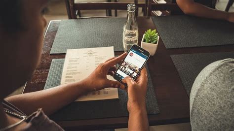 Memang apabila sebuah akun instagram sampai kena banned pihak instagram, maka semua bisnis dan informasi yang penting di instagram kita akan lenyap begitu saja tanpa sisa. Bagaimana Cara Mendapatkan Tanda Verifikasi Berupa Centang ...