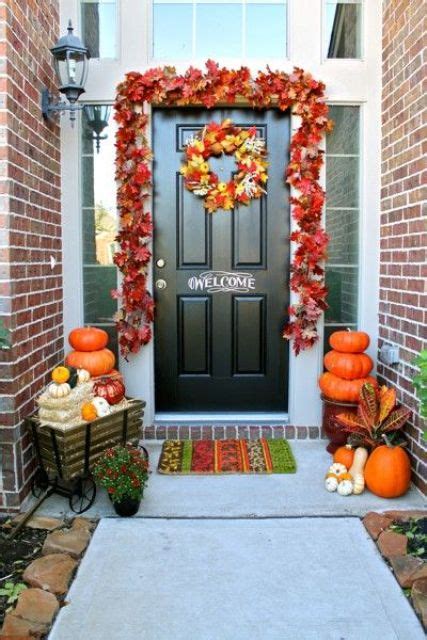 Why not decorate your main door with our diy thanksgiving door decoration ideas to welcome guests and family? 30 Cozy Thanksgiving Front Door Décor Ideas - DigsDigs
