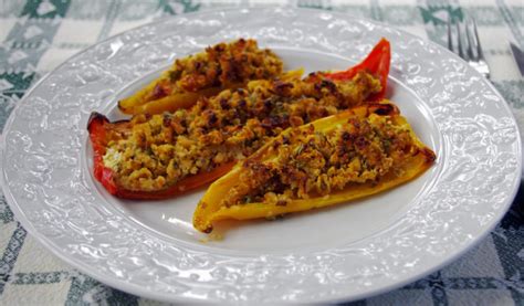 PEPERONI FARCITI CON MOLLICA DI PANE ALLA GHIOTTONA