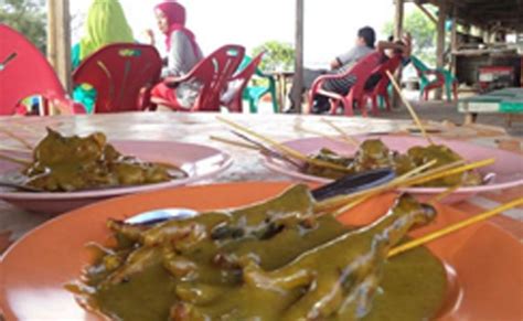 Bumbu sate mulai dari bumbu sate ayam madura, sate padang, hingga sate taichan sederhana, lengkap di sini! 5 Kreasi Resep dan Cara Membuat Sate Padang Gurih