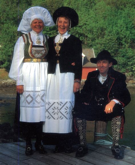 Bunadsølv til store og små. FolkCostume&Embroidery: Overview of Norwegian costume ...